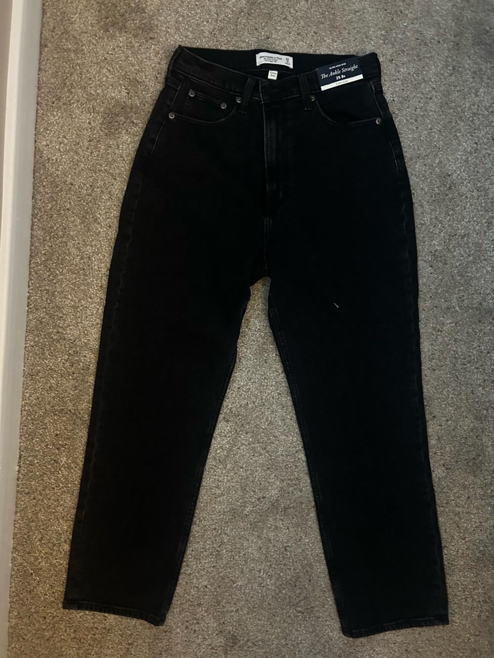 New With Tags Abercrombie Curve Love Ultra High Rise Straight Jean - Size 29